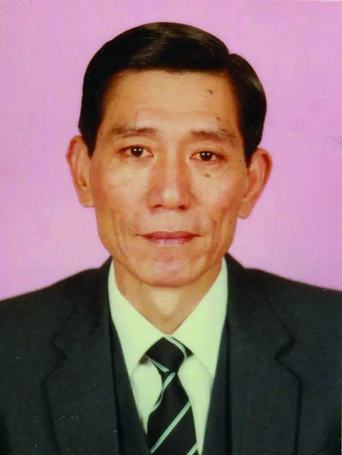 先后毕业于在亲戚的资助下幼时勤奋好学,但家境贫困莆田秀屿区平海镇