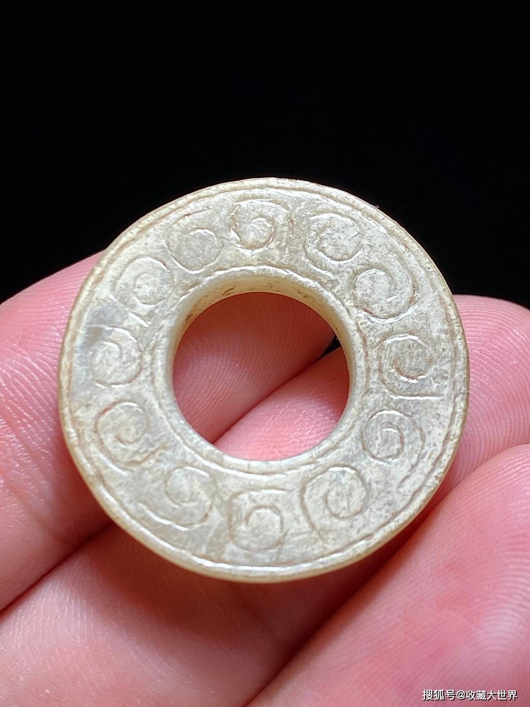 春秋 老和田玉籽料 勾连纹 小玉璧_文化_内涵_价值