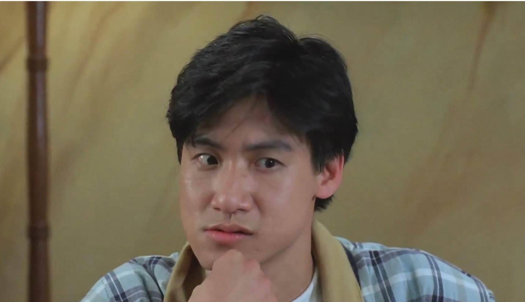 电影中总是以烂仔小混混的形象示人,通常他演的这种角色,结局都很悲催