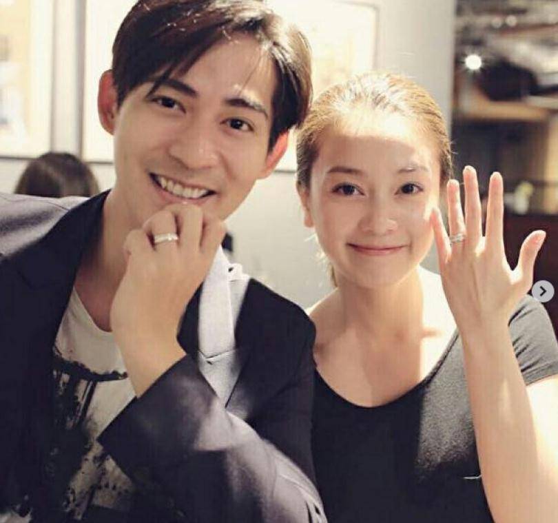 周渝民41岁生日,近照长胖了不少,和老婆一起在线秀恩爱_喻虹渊_送祝福