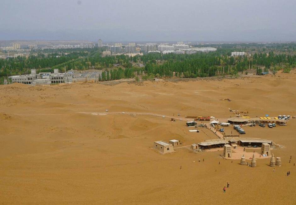 藏在沙漠中的城市，被誉为“活着的楼兰”，就在我国新疆