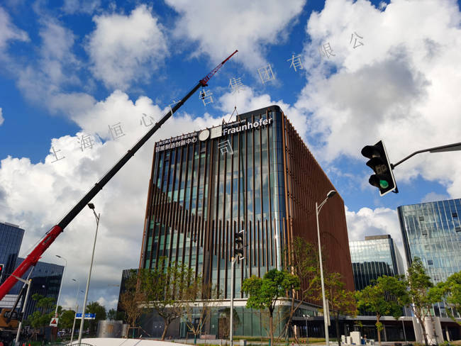 重点是结构强度,刚度和结构节点,连接焊缝,螺栓,地脚螺栓(锚栓);2