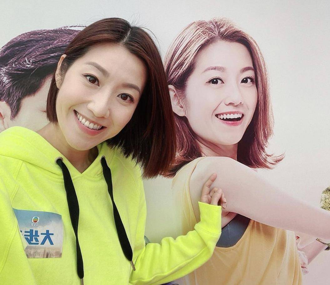 闺蜜玩踢爆,黄翠如要求陈自瑶再现颁奖典礼黑脸,称她身上带刺_节目