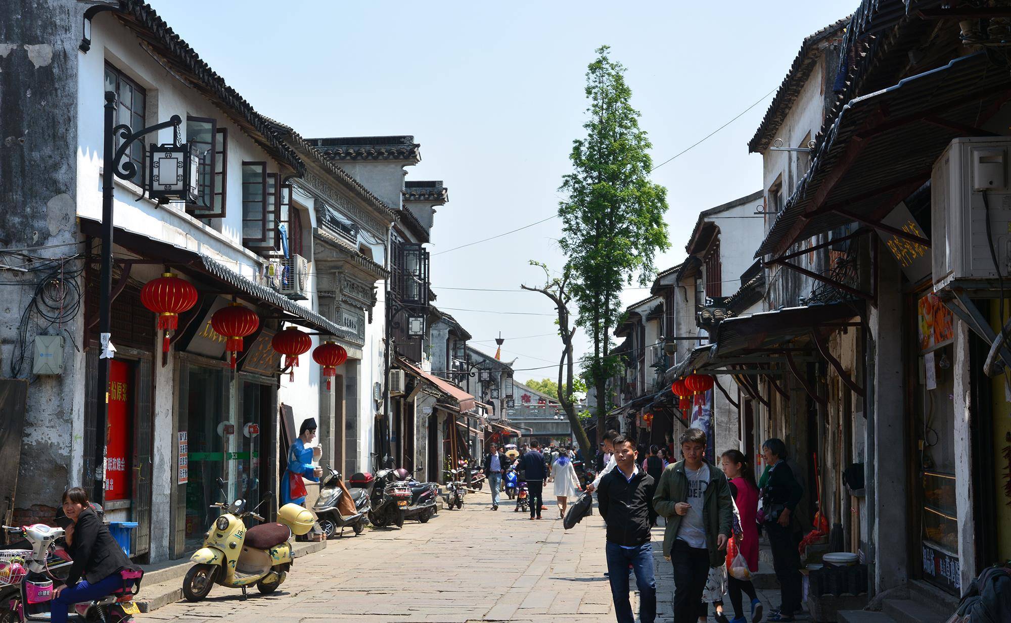 苏州旅游必去的古街，号称“姑苏第一名街”的七里山塘，门票免费