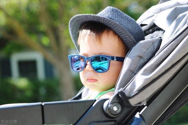 反感6個月的小寶寶無法坐推車裏 幼兒頸椎難題需倚重