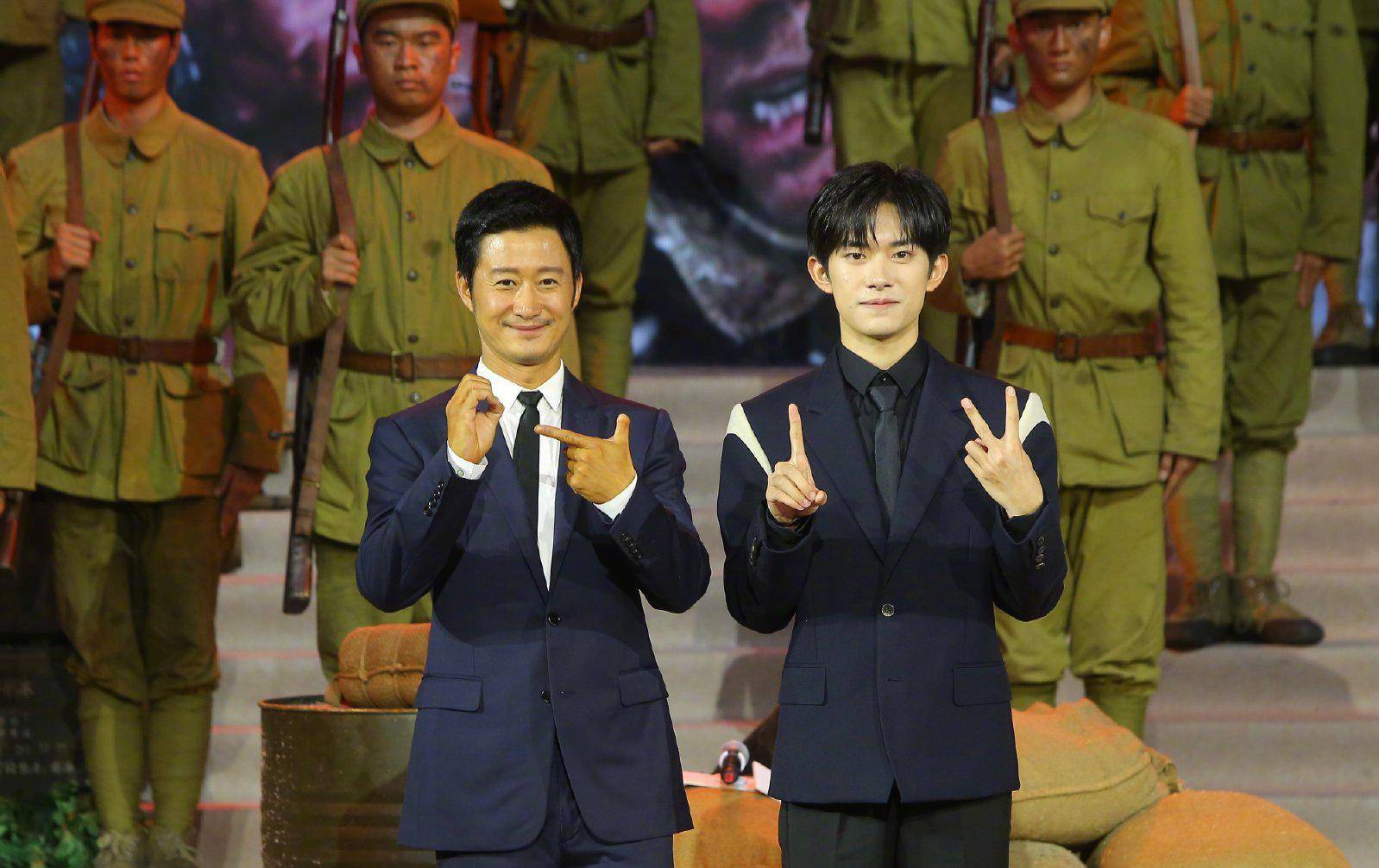 吴京夸易烊千玺的那些"客套话"里,饱含真心,赞许和期待_镜头_组合