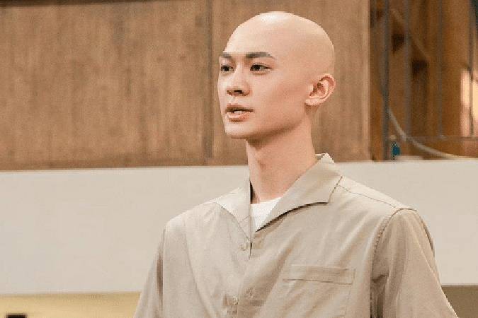 王源对梁森双手合十祷告,李俊濠也怕他,18楼艺人对光头莫名敬畏_节目