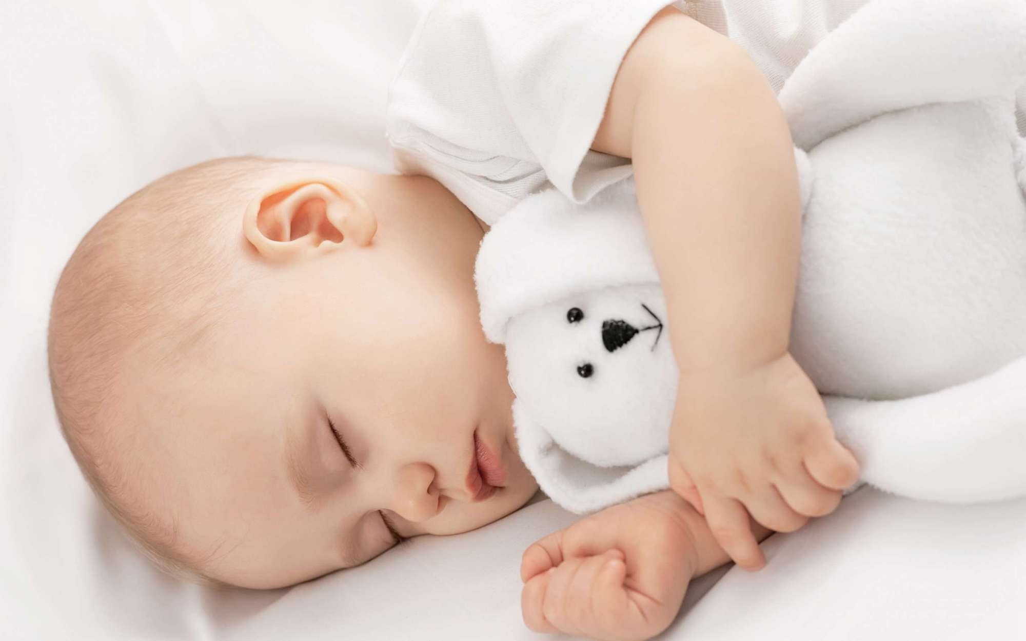 宝宝睡得正香,要不要叫醒喝夜奶？大部分父母都做错了