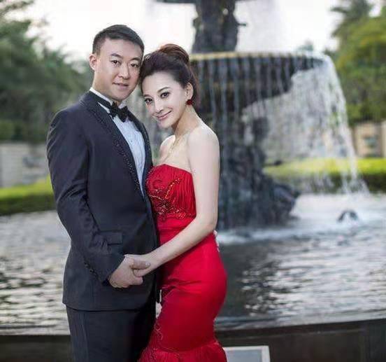 奥运冠军拍段子,和网红一起直播卖货,二婚娇妻还挺支持他_马琳_张雅晴