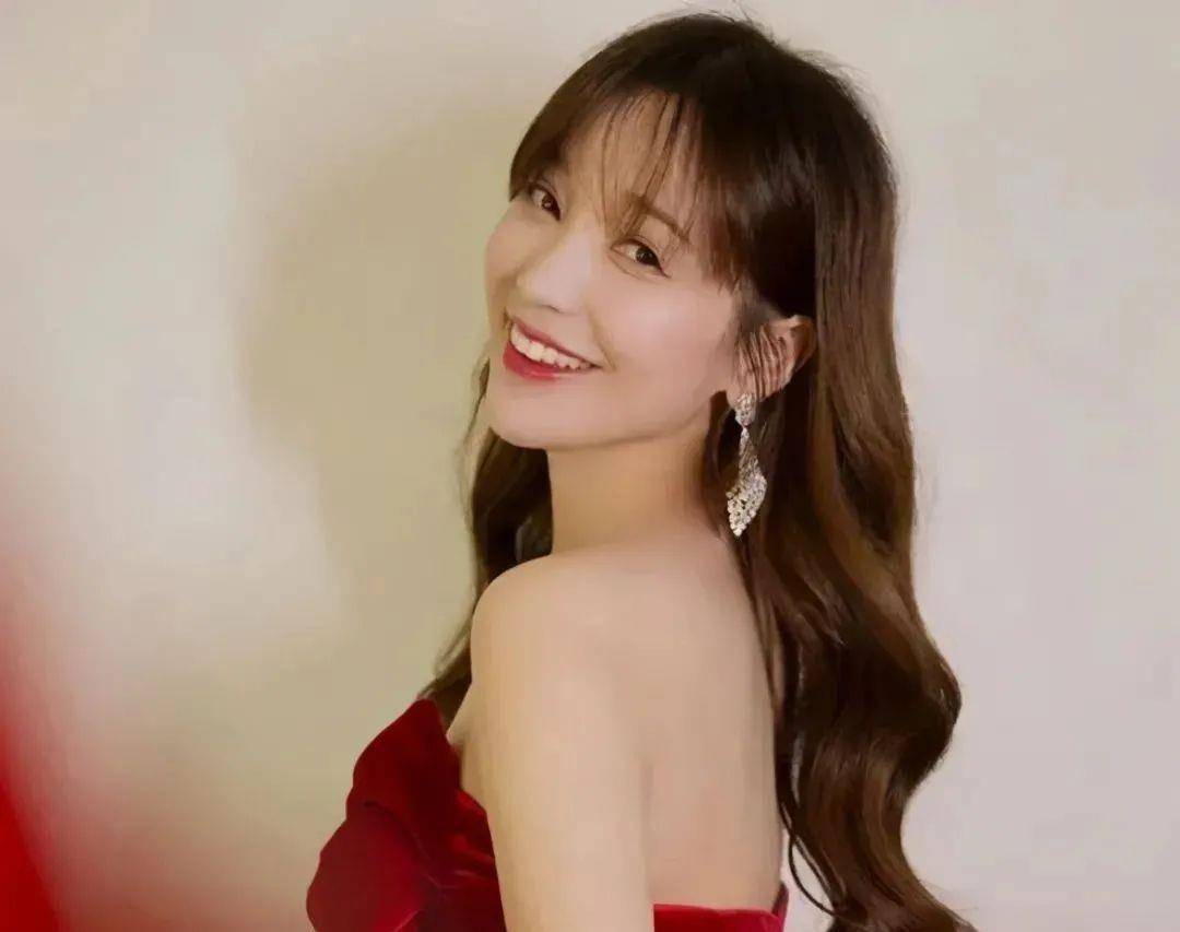 新约会对象耿斯汉颜值低,金莎脸色都不好了,更加后悔放弃盛况?