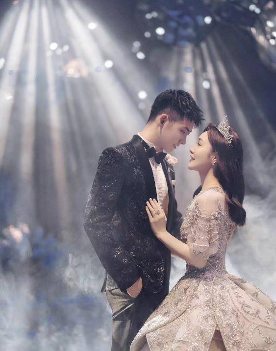 大王婚礼曝光,此前多次"逼婚"引争议,毛不易刘维到场_国王_陆鹏_王者