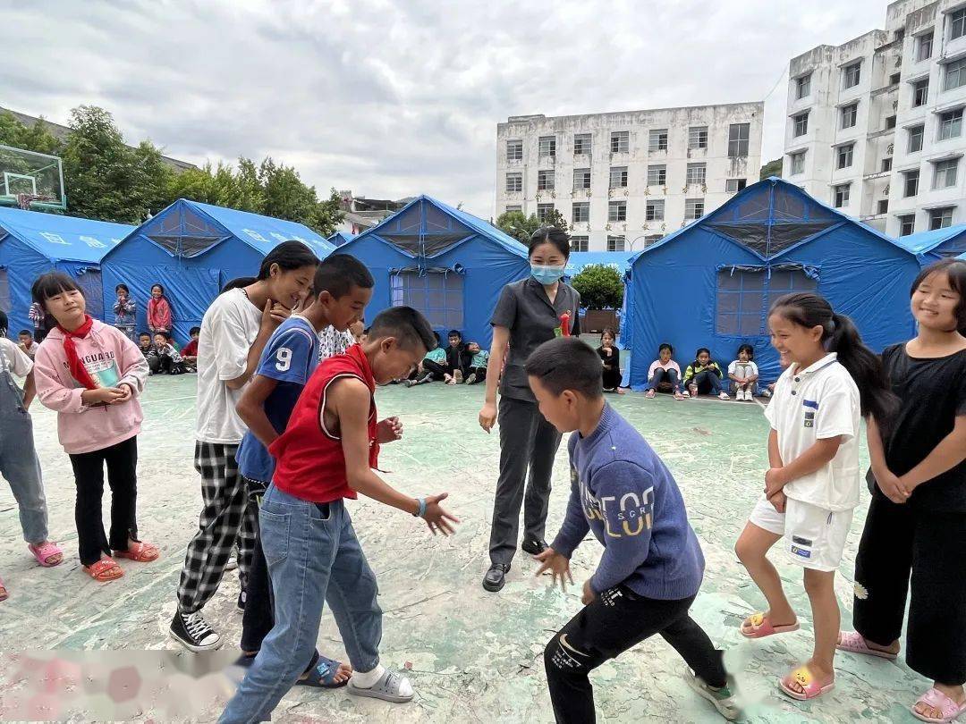 "孩子们的欢声笑语,就是最动听的声音!"_石棉县_恐惧_干警