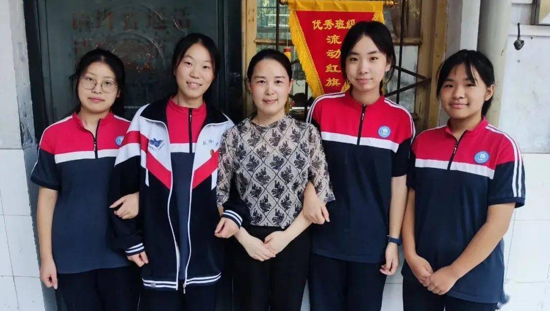 【武陟中学】中秋情意浓,桃李满天下_春雨_世界_班同学