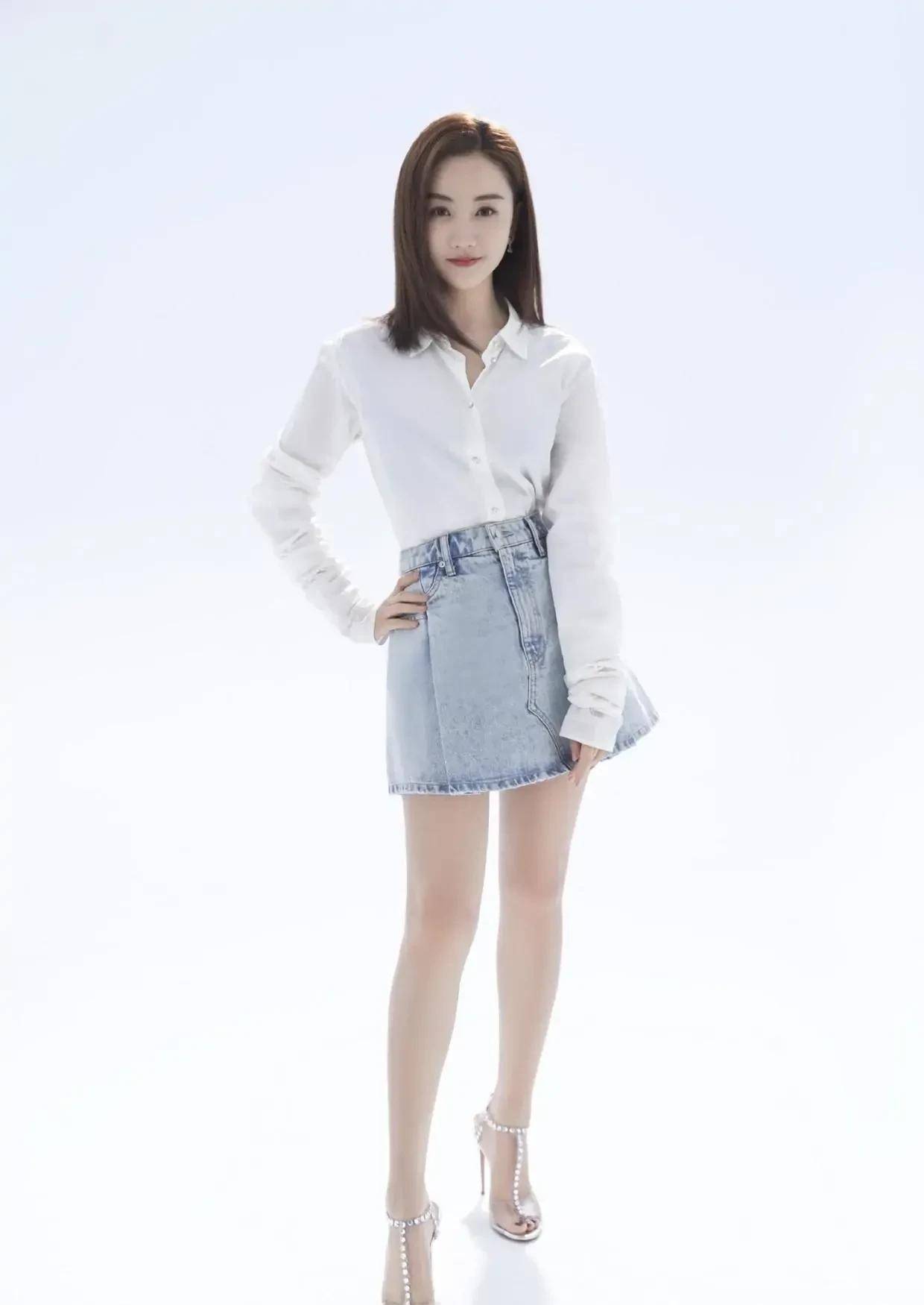 39岁杨蓉睡衣风秀时尚,不惧身高一米六,身材娇小照样玩转时尚_设计