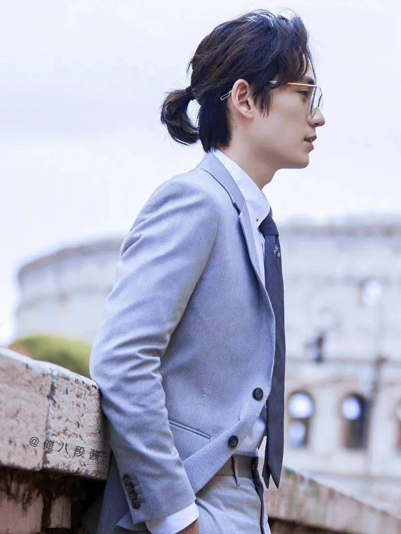 男明星"长发"造型只服这几位:王一博眼前一亮,肖战李现太斯文_罗云熙