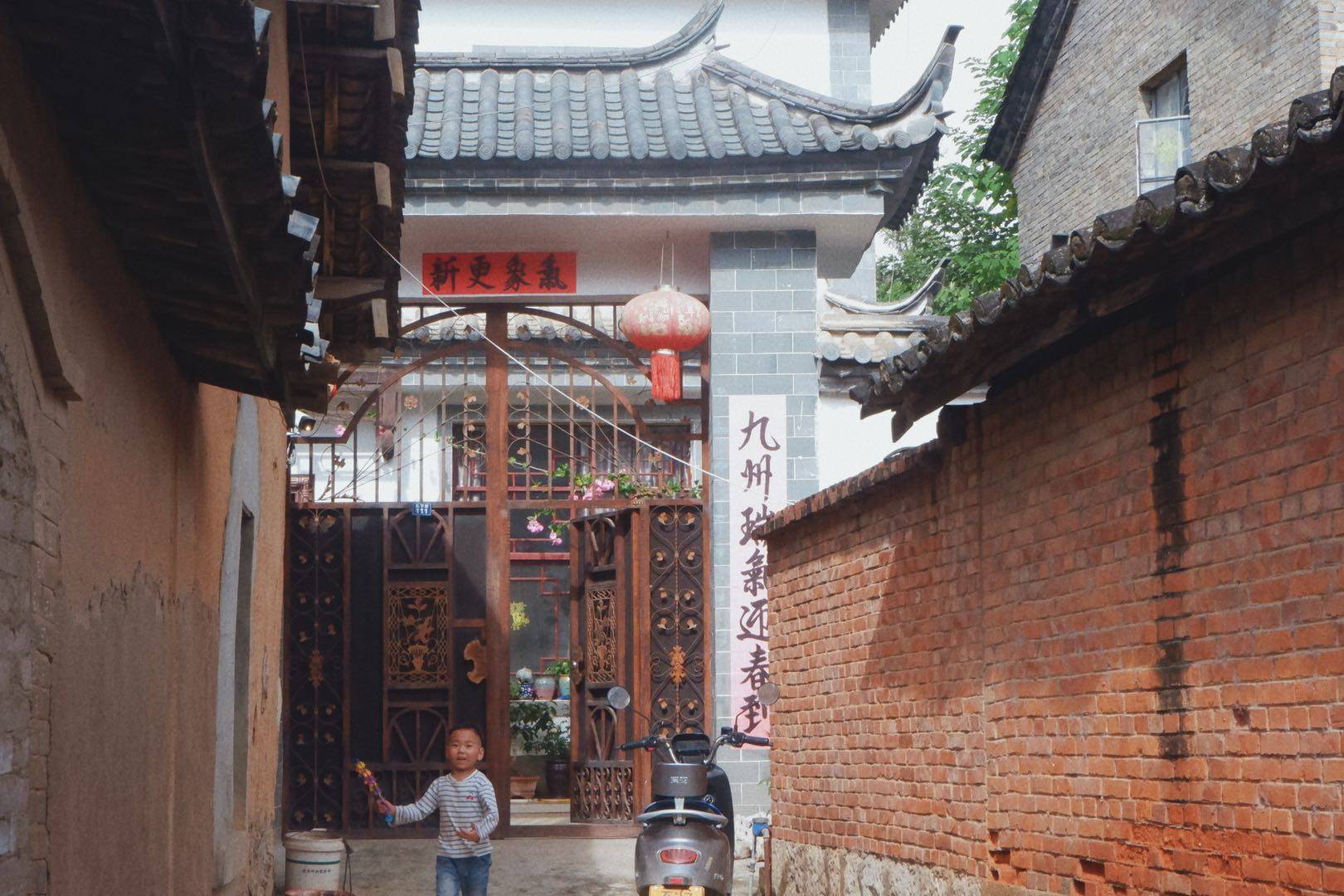 新安所古镇,蒙自历史起源地,仅剩的千年古镇,居民住在观音寺里_寺庙