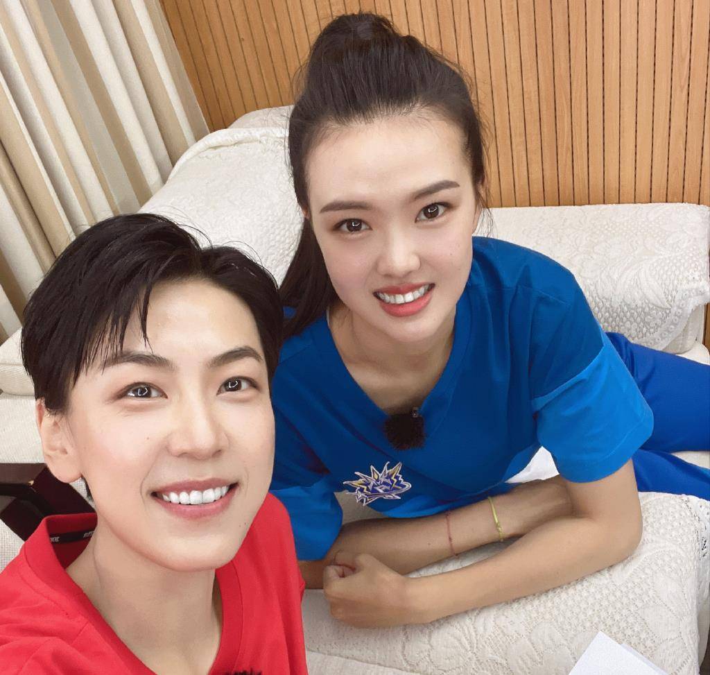 随着惠若琪心脏不适缺席,她一跃成为了世界杯的首发主攻,张晓雅的入选