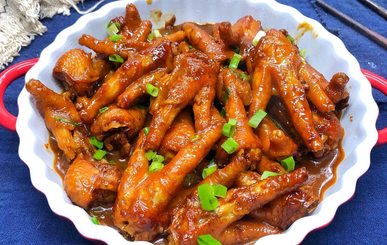 好吃的秘制红烧鸡爪,色香诱人,软烂脱骨,是老公超爱的下酒菜_时候