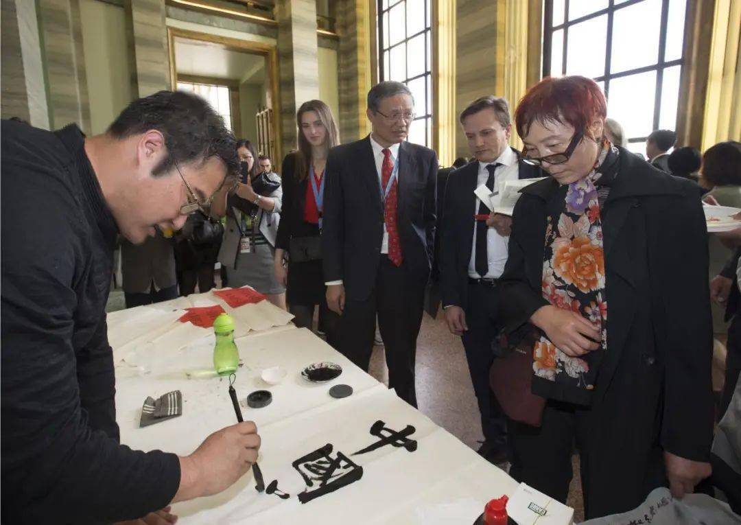 我问你答·教师节特辑|胡一可:我很在意教师的身份_空间_建筑_国际