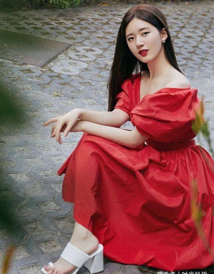 谁还没见过赵露思的红衣神颜吗?