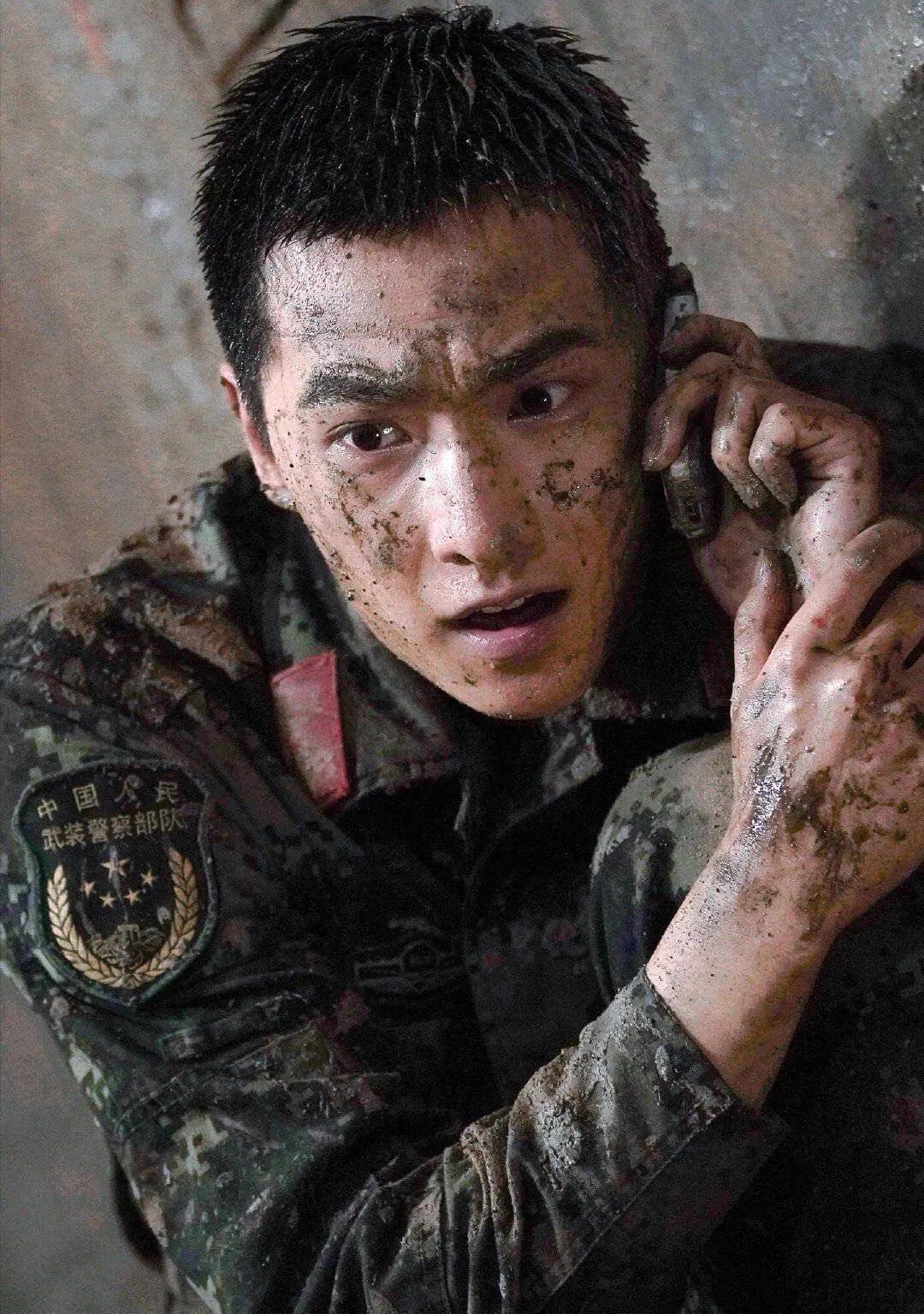 同是演军警,杨洋肖战李现王一博对比差距就有了!