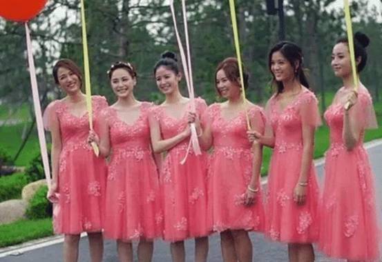 有种"最俊伴娘"叫胡冰卿,其他女明星扎伴娘头,唯独她不同_陈妍希_长发