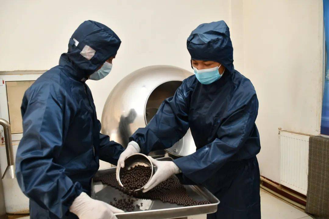 中的特色和优势,免费熬制预防汤剂"大锅汤",并辅以"纳布古觉丸"藏药