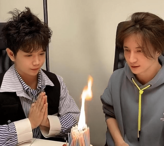 郭聪明强势回归,生日直播唱98k,薛之谦一举动曝其真实病情_特发性