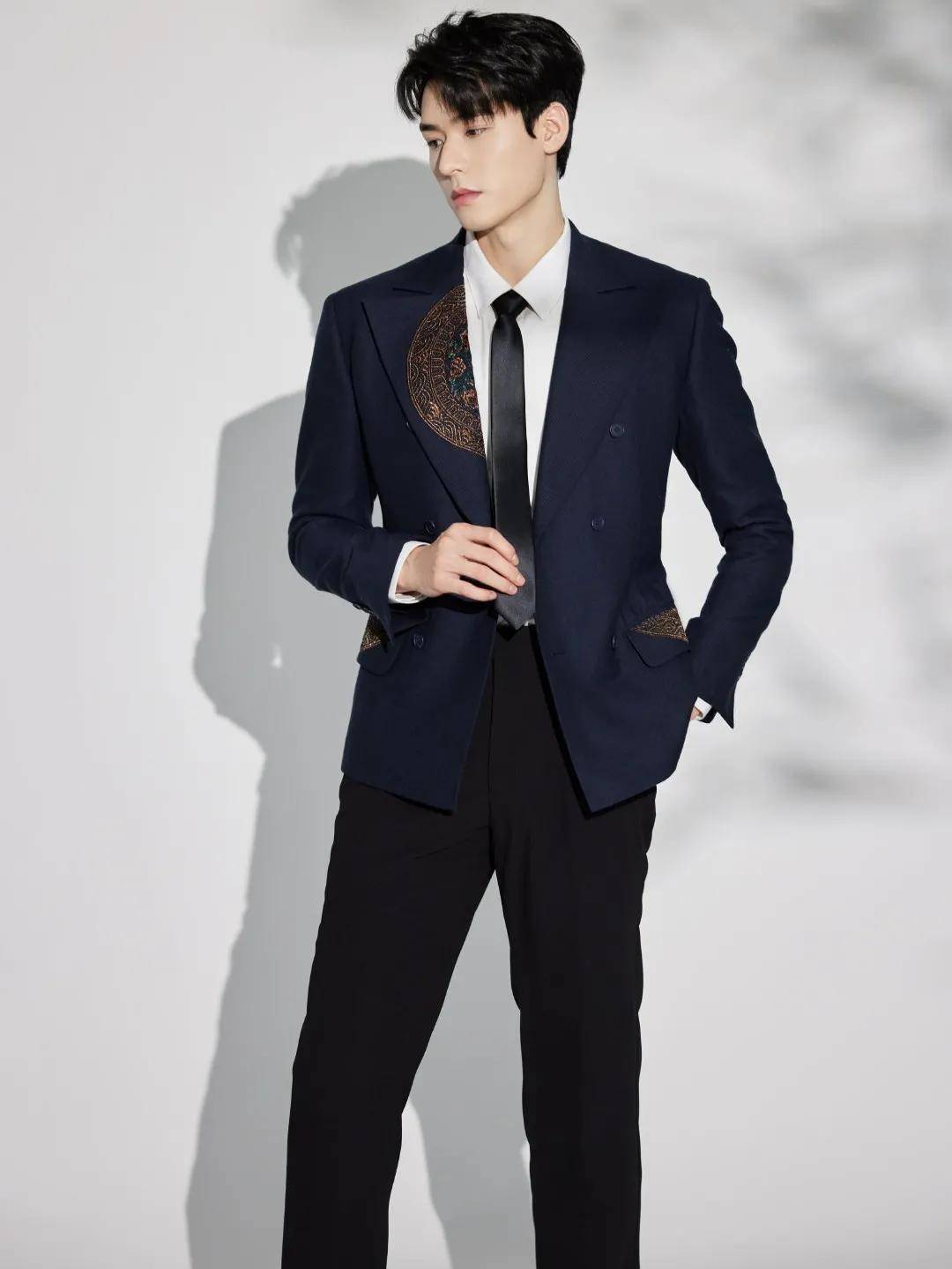 内娱穿西装最好看的十位男明星:肖战气质绝佳,任嘉伦一人千面_龚俊