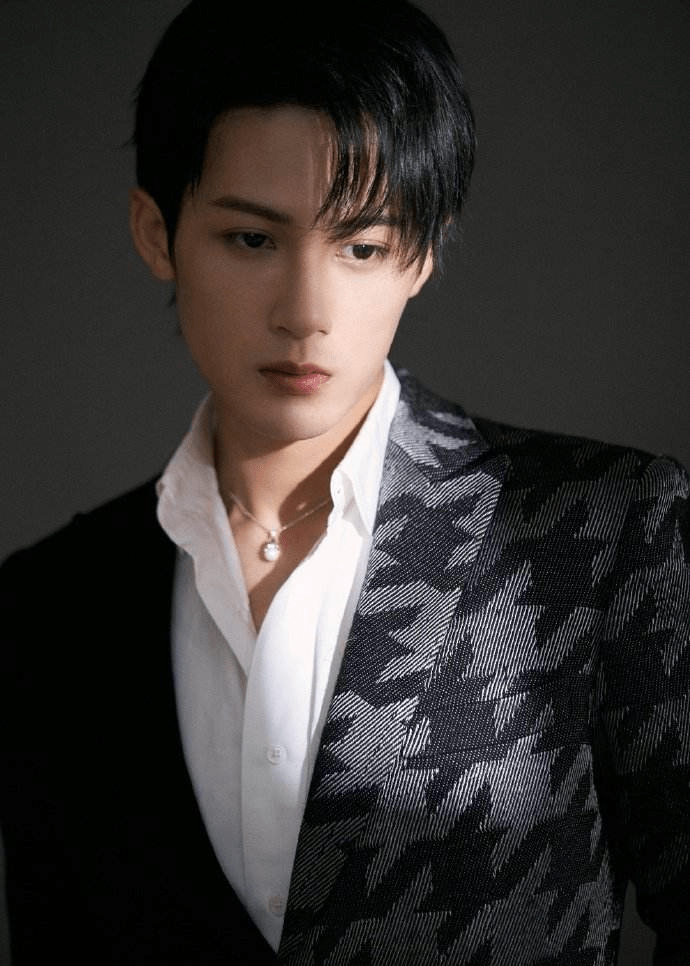 他因长了一张"洋人脸",演了四十年老外,其实是地道的山东人_徐亚洲