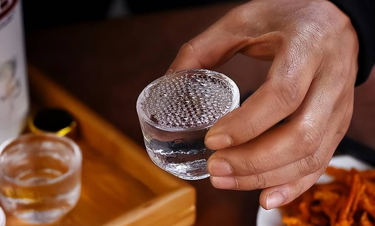 陕西人喝酒很怪,不喝茅台五粮液,这些"廉价酒"却备受追捧_酿酒_口粮