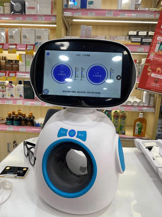 大健康产业下的医加医健康智能问诊服务机器人已登录市场_老年_科技化