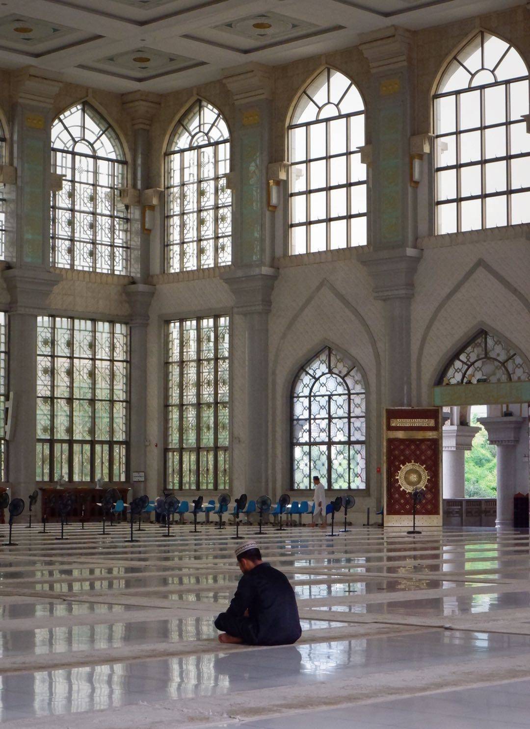 中国藏着一个小迪拜，有云南最大的清真寺，居民自筹1.5亿打造