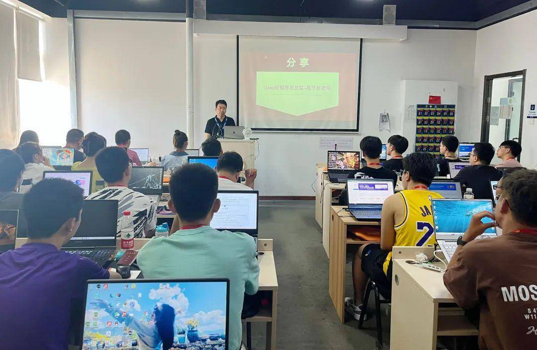 【千锋教育】陈子枢老师参加好程序员Java开班典礼！