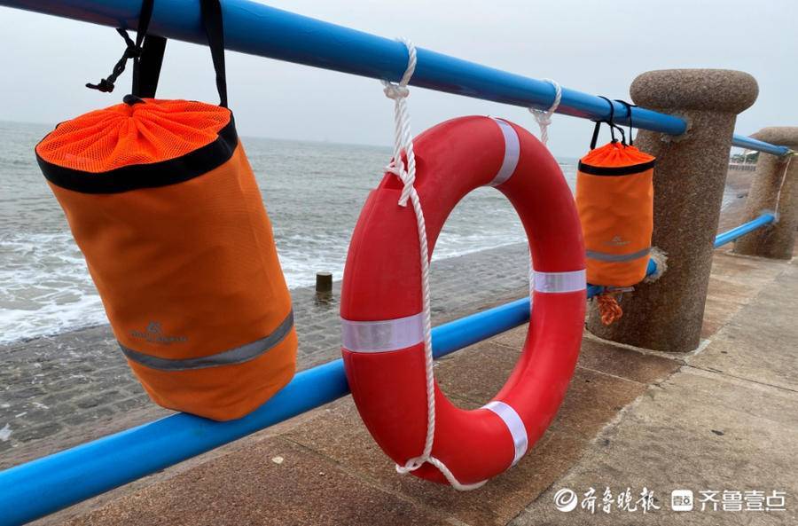 青岛沿海增加救生圈、救生衣投放,确保紧急情况能看得见、用得上_救援_警示_区域