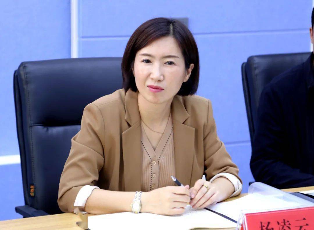 市教育局党组书记,局长杨凌云深入到吉化第一实验小学校调研指导工作