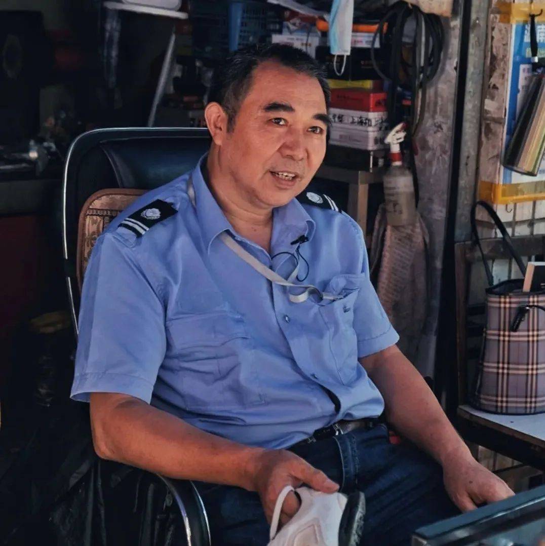 不可消失的手艺 ‖ 一间小铺、一门手艺,一个专注20年“锁”事的老人……._贺萼_锁匠_配钥匙