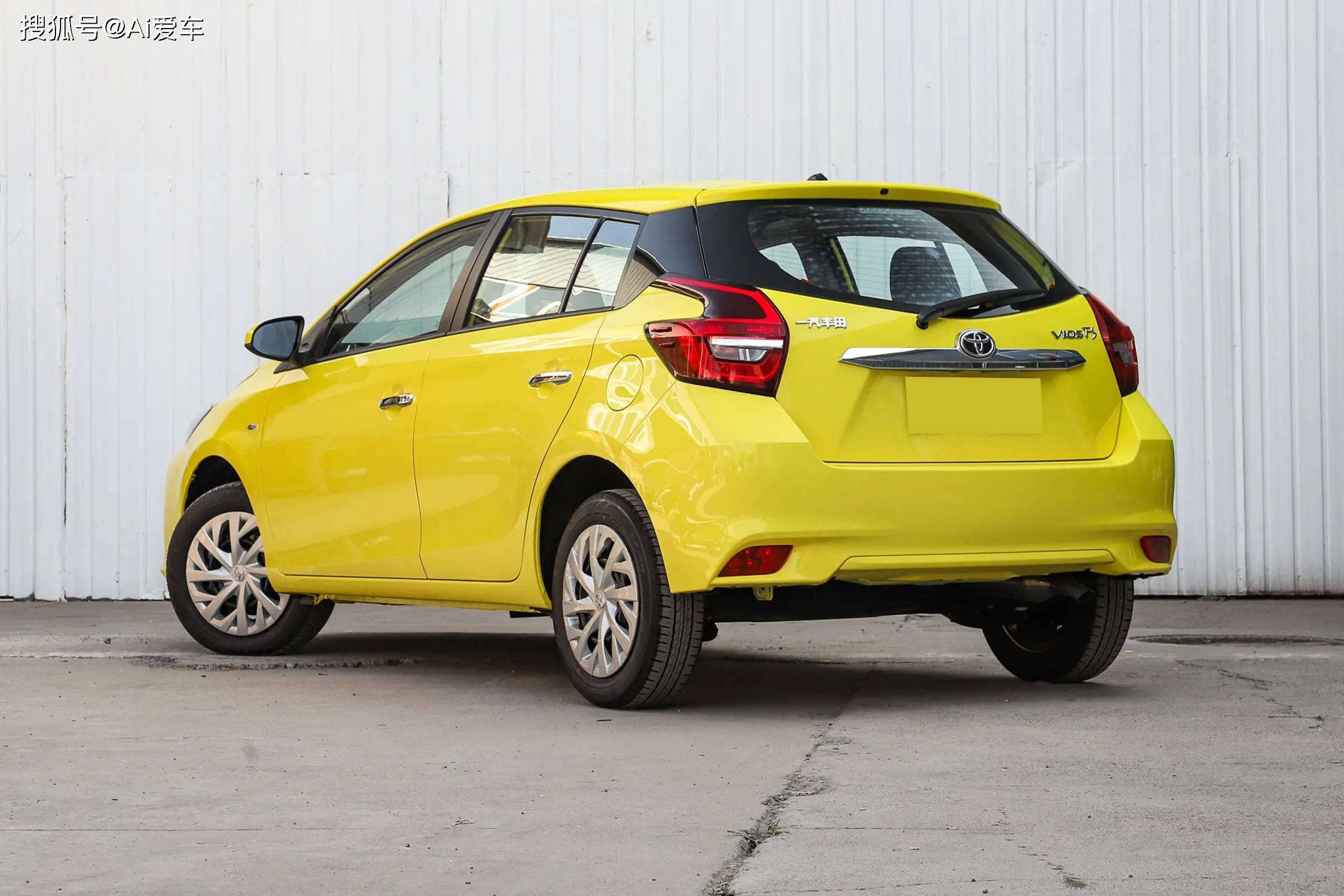 就是便宜又省油,皮实耐用的日系代步车,空间不小,丰田威驰fs_搜狐汽车