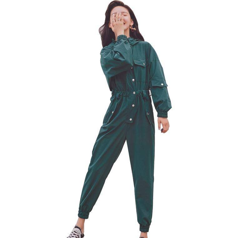 连体工装裤太潮了,帅气有型,女生穿怎么看都不会差_腰带_时尚_白色