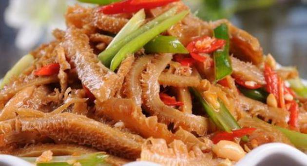 精选美食:红烧腐竹,酱油烧南瓜,剁椒银耳,辣炒金钱肚的做法_材料_备用