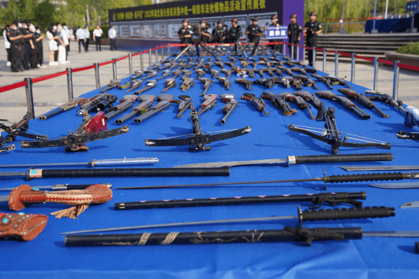 当天,咸宁等3个全省集中销毁点共销毁仿军用枪,猎枪,小口径枪,土铳等