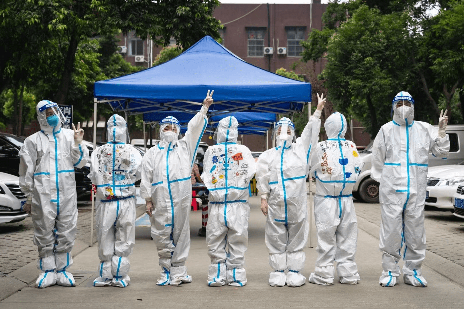 红领巾大白医护人员图片