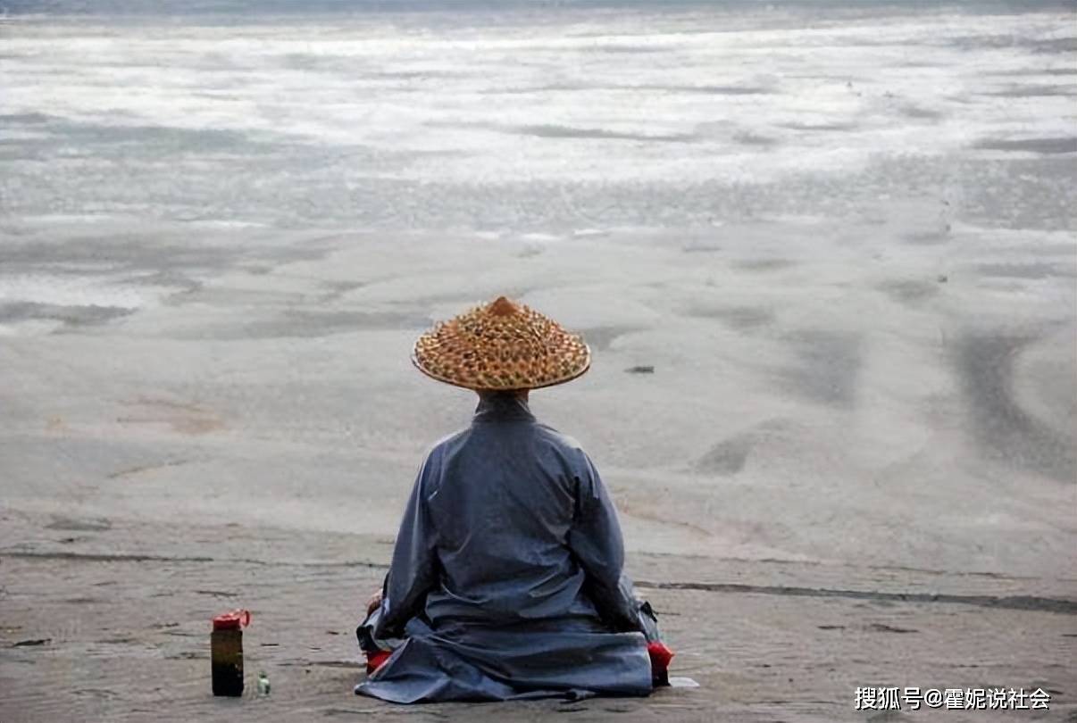 福建有一和尚,山洞修行13年,从不吃米饭,老虎拖家