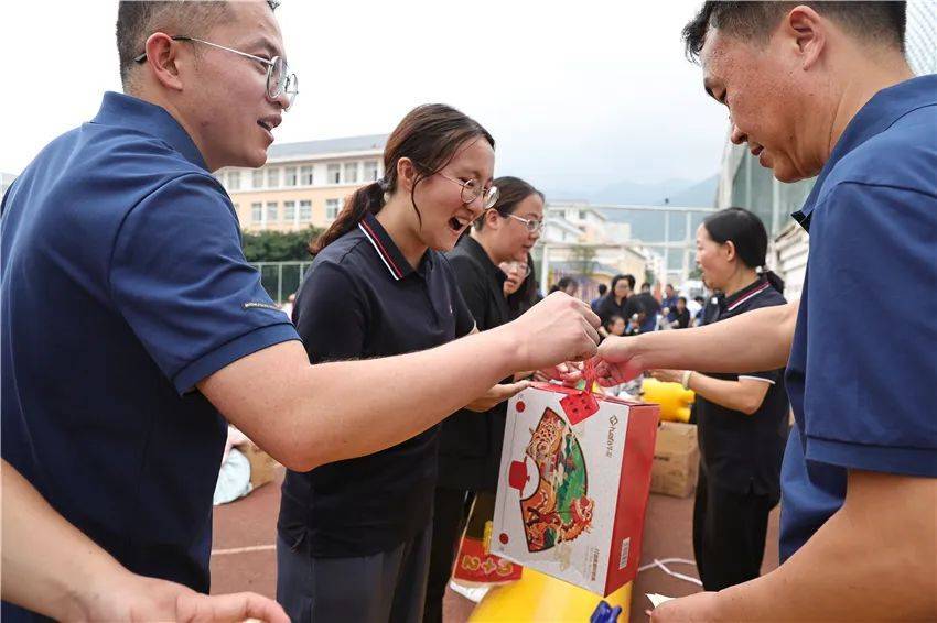 云南曲靖会泽县茚旺高级中学举行"庆祝第38个教师节趣味运动会"_高中