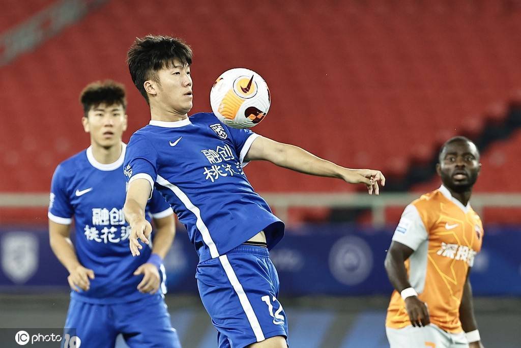 马尔康双响戴维森1射2传 三镇5-1深足15轮不败_欧冠:4分钟连进两球