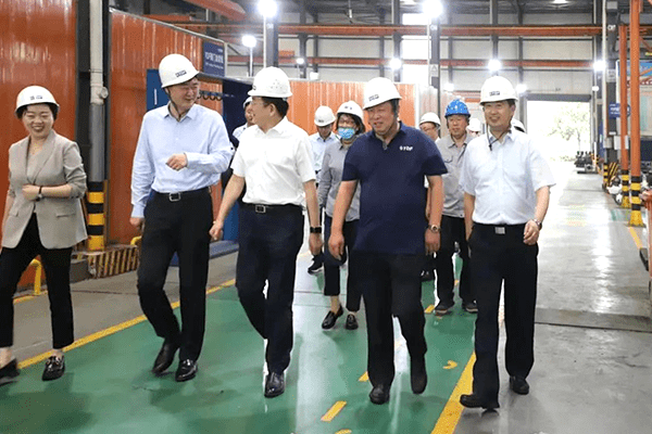 江苏盐城市副市长唐敬,盐都区区长马正华一行赴盐电阀门考察调研_生产