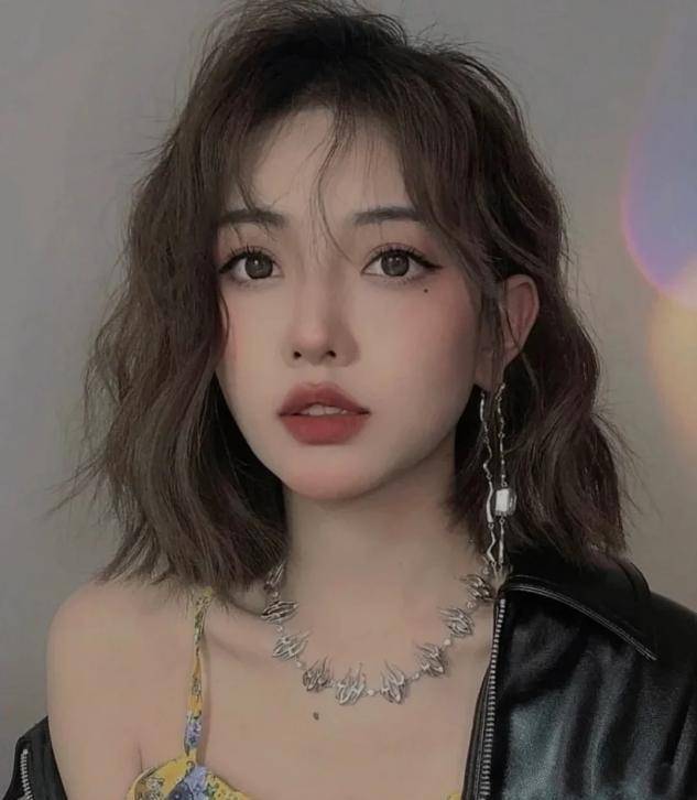 最近火了一种发型叫"挂耳烫发",意外的减龄洋气,圆脸也适合_脸型_长度