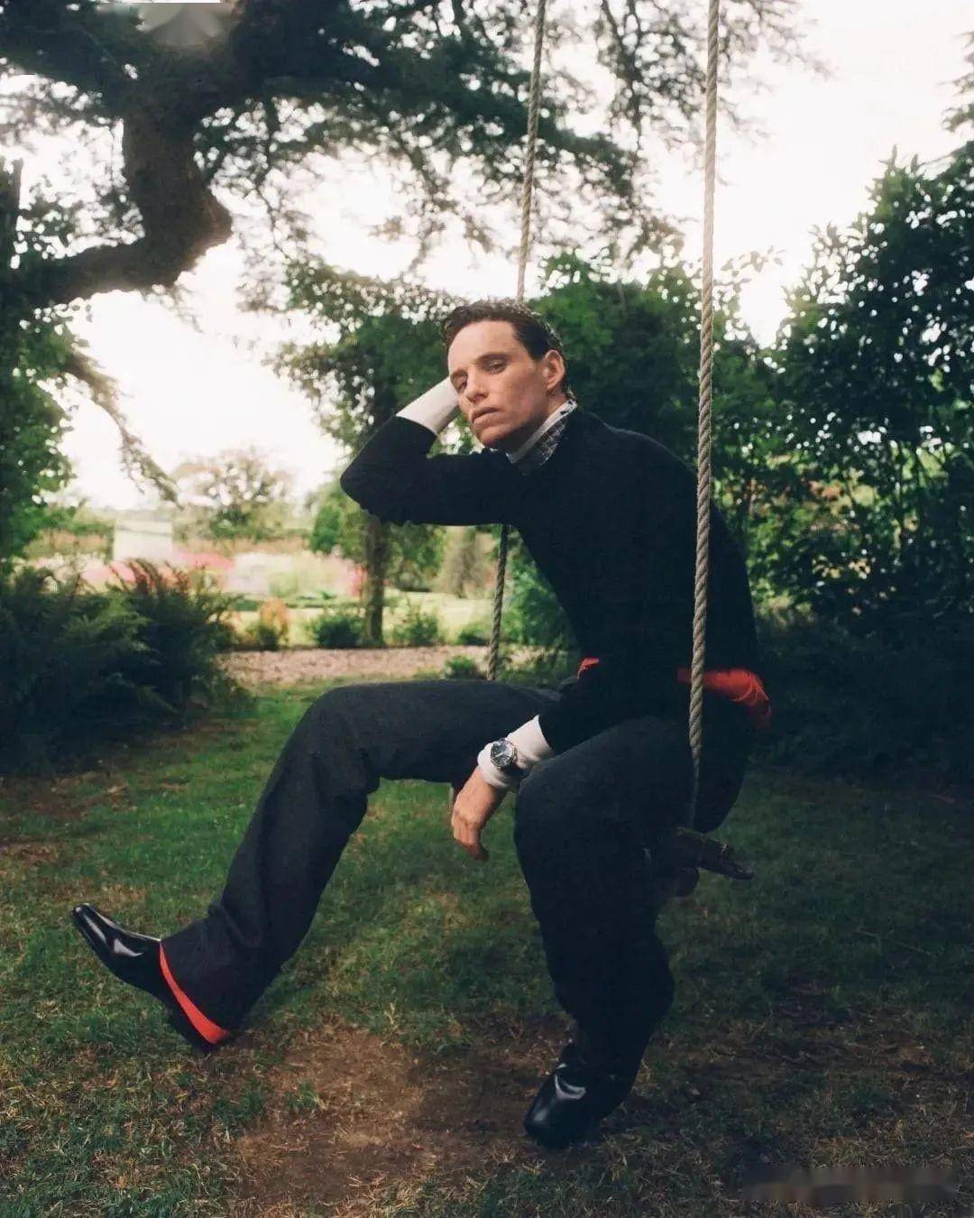 "小雀斑"埃迪·雷德梅恩秋季写真大片,造型帅中带怪轻松驾驭_查理