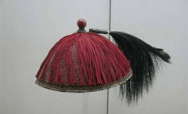 清朝官员的"顶戴花翎",帽子后面的一根羽毛很有讲究_九品_孔雀_蓝色