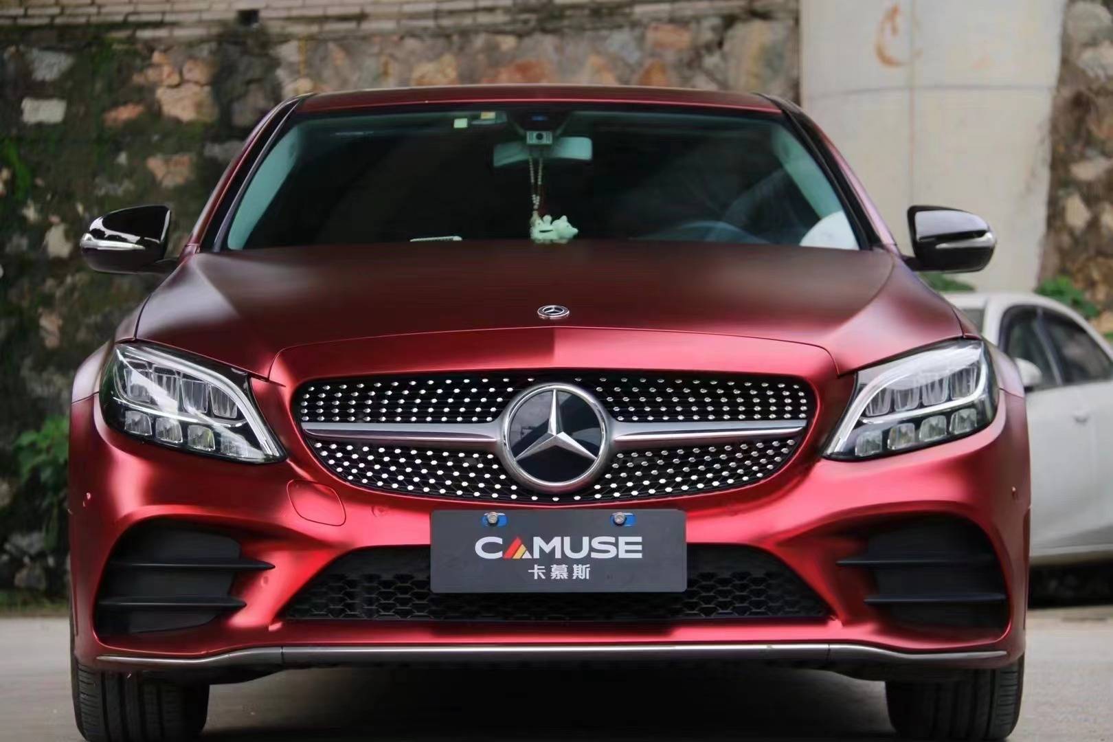 不同光线下闪烁不同层次的暗红_搜狐汽车_搜狐网